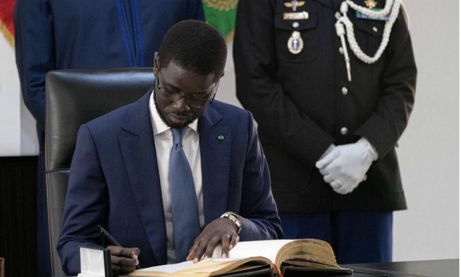 Réforme institutionnelle : le Président de la République ne peut plus diriger un parti politique Réforme institutionnelle : le Président de la République ne peut plus diriger un parti politique