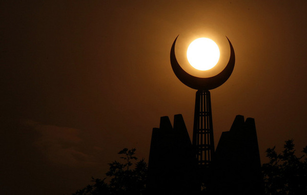 Ramadan : "Lundi, il sera possible de voir la Lune à l’œil nu, au Sénégal" (astronaute) Ramadan : "Lundi, il sera possible de voir la Lune à l’œil nu, au Sénégal" (astronaute)