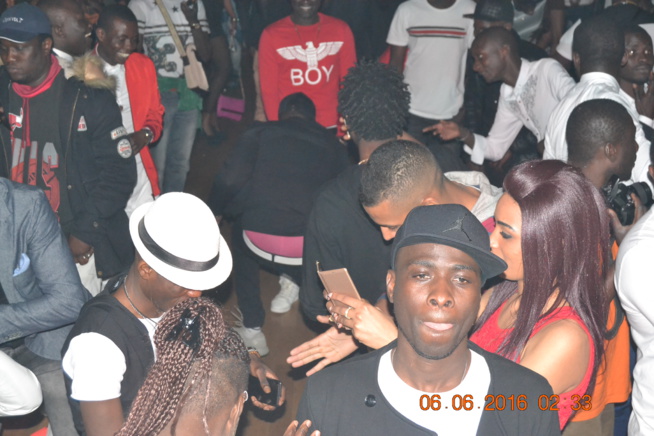 Lendemain Bercy Wally Seck rechauffe son public au Dock Haussman. Lendemain Bercy Wally Seck rechauffe son public au Dock Haussman.