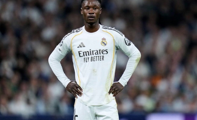 Vers un grand ménage à Madrid? Le Real préparerait le départ de cinq à six joueurs selon la presse espagnole Vers un grand ménage à Madrid? Le Real préparerait le départ de cinq à six joueurs selon la presse espagnole