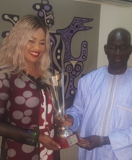 Guigui a présenté son trophée au ministre de la Culture Guigui a présenté son trophée au ministre de la Culture