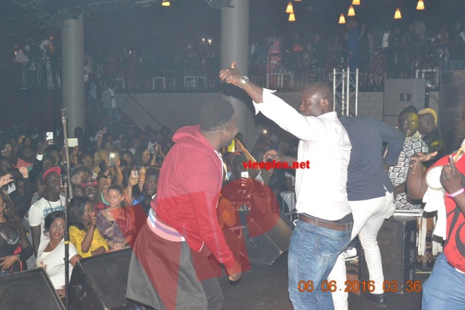 Le lutteur Zarco marque ses pas sur la scéne du Dock Haussman de Paris. Le lutteur Zarco marque ses pas sur la scéne du Dock Haussman de Paris.