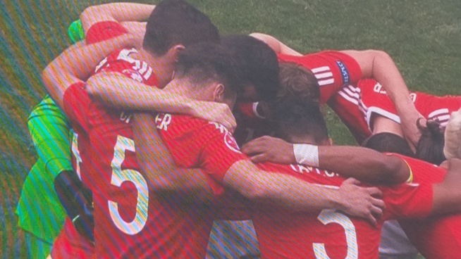 Euro 2016: 2éme journée à Bordeaux Pays de Galle vs Slovakie. Revivez l'ambiance. Euro 2016: 2éme journée à Bordeaux Pays de Galle vs Slovakie. Revivez l'ambiance.