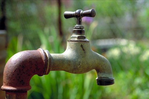 L’eau, une source rare dans les quartiers de Grand Yoff L’eau, une source rare dans les quartiers de Grand Yoff