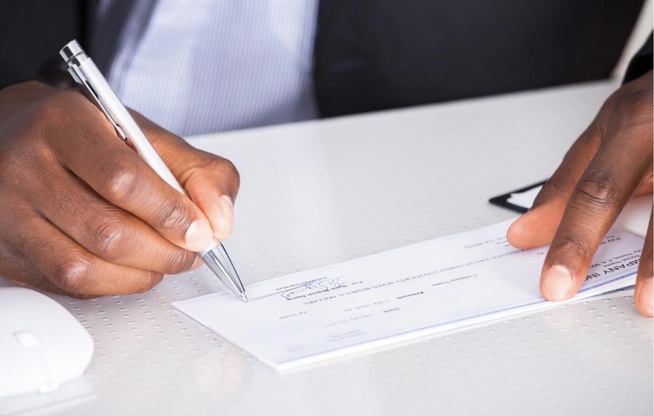 Blanchiment de capitaux : les mouvements bizarres sur le compte d’un haut responsable administratif Blanchiment de capitaux : les mouvements bizarres sur le compte d’un haut responsable administratif