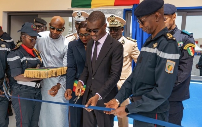 Ndiaganiao : le ministre de l’Intérieur inaugure une nouvelle caserne des sapeurs-pompiers Ndiaganiao : le ministre de l’Intérieur inaugure une nouvelle caserne des sapeurs-pompiers