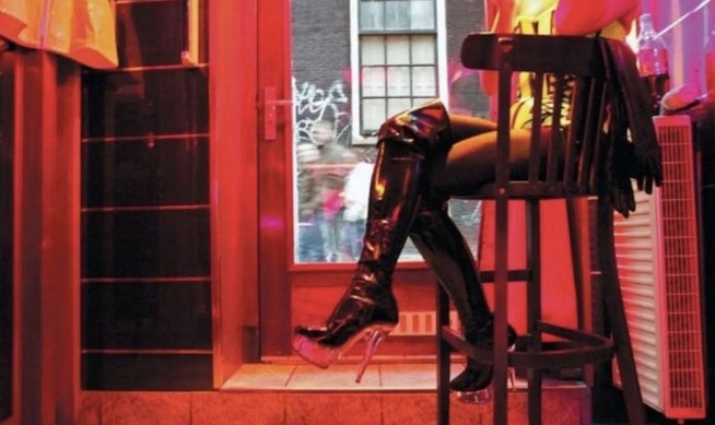 Mbour : le policier, la prostituée et les 4 millions FCFA destinés à payer l'avocat de son père Mbour : le policier, la prostituée et les 4 millions FCFA destinés à payer l'avocat de son père
