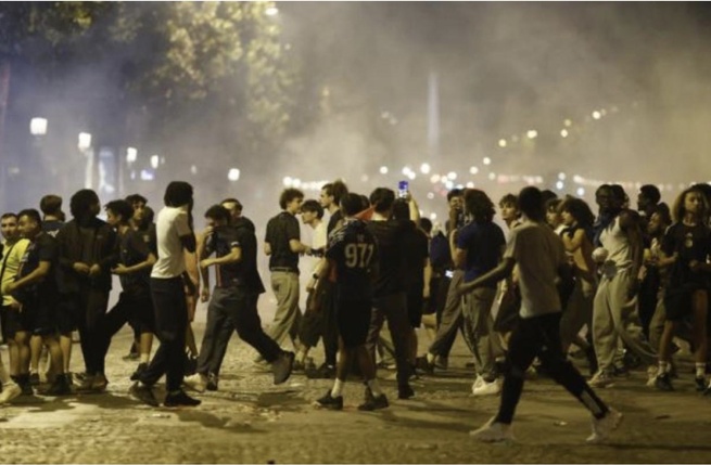RACAILLES DÉCÉRÉBRÉES», «COLLECTIVITÉS DE HAINE»... PLUSIEURS RESPONSABLES POLITIQUES ULCÉRÉS PAR LES VIOLENCES APRÈS PSG-ARSENAL RACAILLES DÉCÉRÉBRÉES», «COLLECTIVITÉS DE HAINE»... PLUSIEURS RESPONSABLES POLITIQUES ULCÉRÉS PAR LES VIOLENCES APRÈS PSG-ARSENAL
