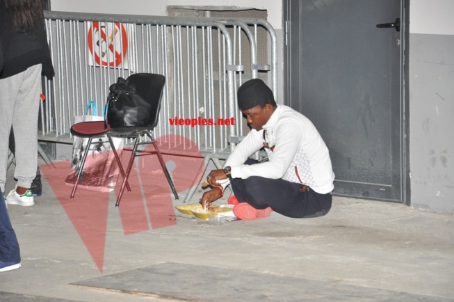 L'incontournable animateur de la Zik Fm, Cheikh Sarr savoure son plat à Paris. No comment! L'incontournable animateur de la Zik Fm, Cheikh Sarr savoure son plat à Paris. No comment!