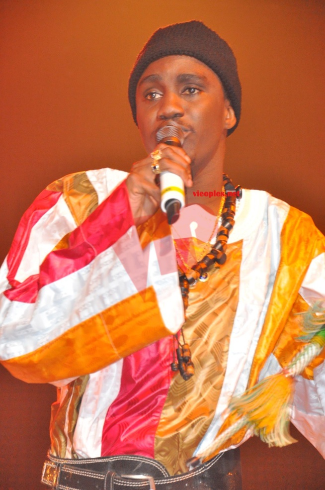 PHOTOS: Waly Seck en mode "Baye Fall" sur la scène de Bercy. PHOTOS: Waly Seck en mode "Baye Fall" sur la scène de Bercy.