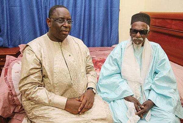Macky vend son dialogue national à Touba et à Tivaouane Macky vend son dialogue national à Touba et à Tivaouane