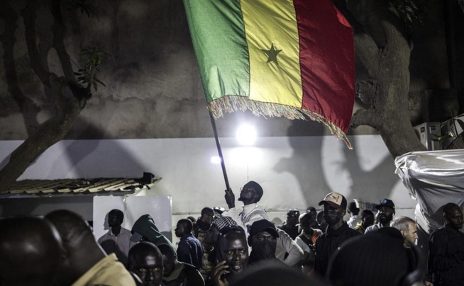 Pour sortir de l'impasse : vivement la présidentielle anticipée (par Adama Ndiaye) Pour sortir de l'impasse : vivement la présidentielle anticipée (par Adama Ndiaye)