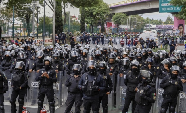 Mondial-2026: heurts entre manifestants et police à l'extérieur du stade Azteca de Mexico Mondial-2026: heurts entre manifestants et police à l'extérieur du stade Azteca de Mexico