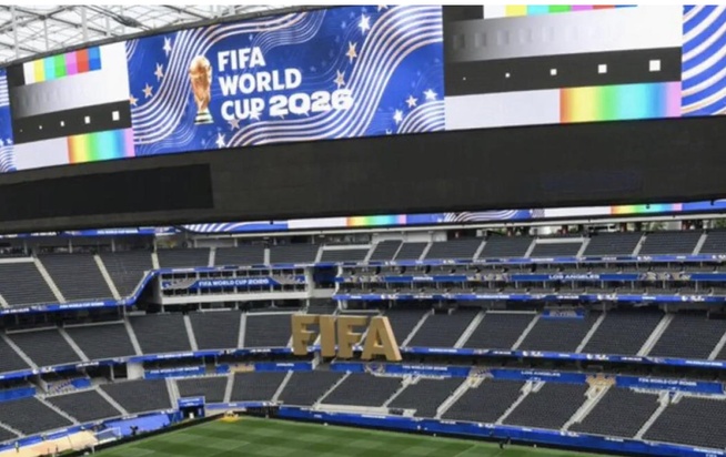 Mondial du Football : l´Afrique dans les stades, ses supporters aux frontières.(par F. WADE) Mondial du Football : l´Afrique dans les stades, ses supporters aux frontières.(par F. WADE)