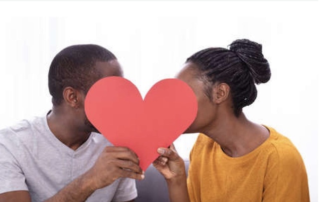 L'amour au temps des réseaux sociaux : Entre illusions numériques, ruptures et réussites