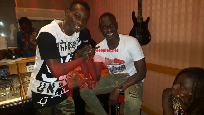 Dakar Bamako: Pape Diouf en studio avec Sidiki Diabate pour un featuring explosif bientôt. Dakar Bamako: Pape Diouf en studio avec Sidiki Diabate pour un featuring explosif bientôt.