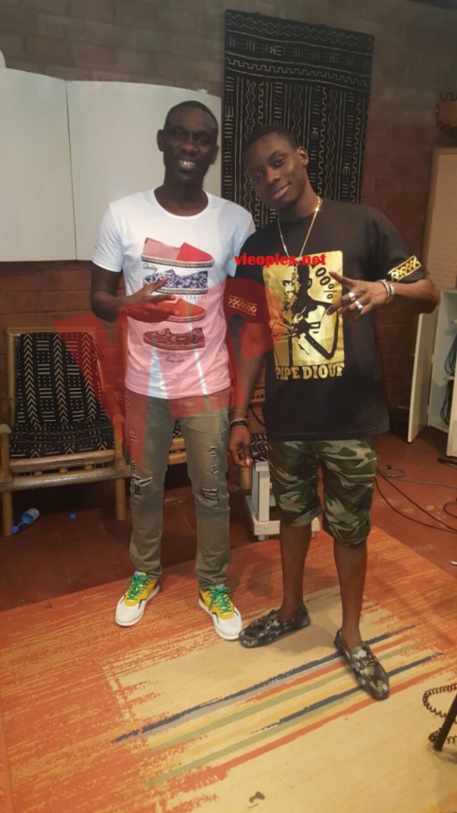 Dakar Bamako: Pape Diouf en studio avec Sidiki Diabate pour un featuring explosif bientôt. Dakar Bamako: Pape Diouf en studio avec Sidiki Diabate pour un featuring explosif bientôt.
