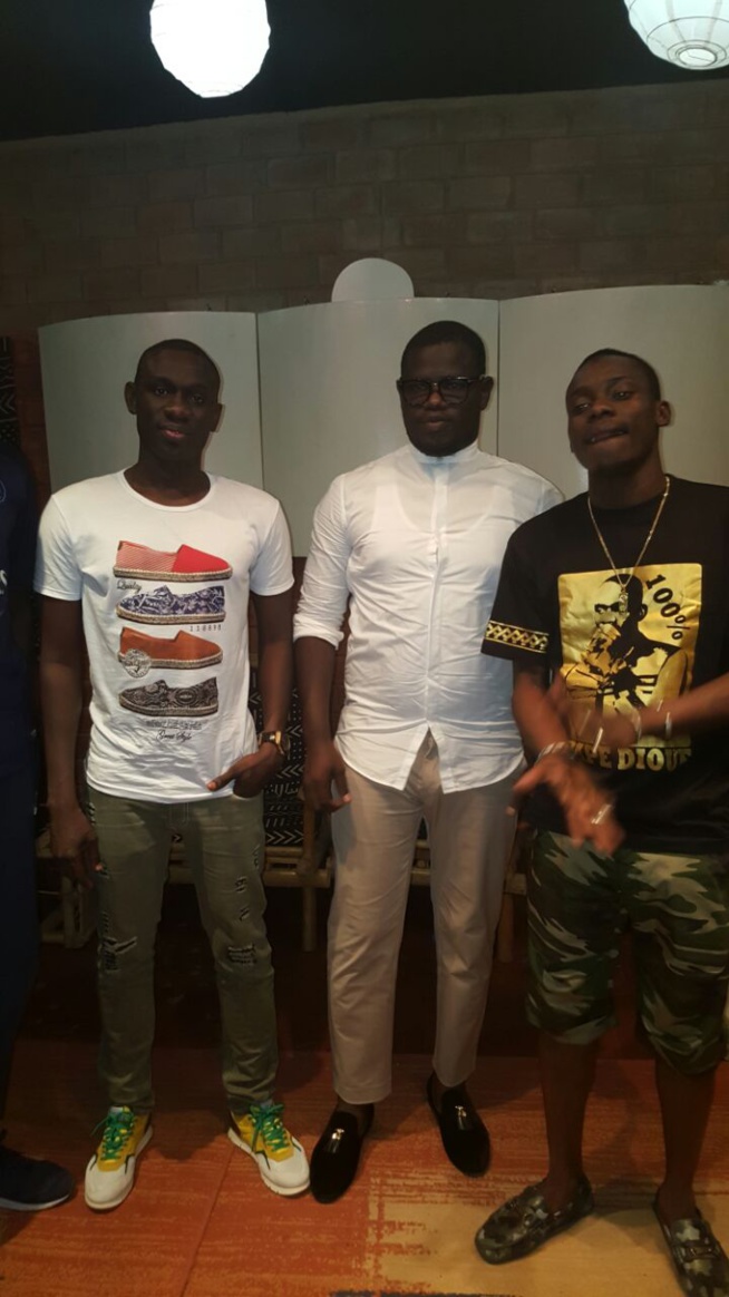 Dakar Bamako: Pape Diouf en studio avec Sidiki Diabate pour un featuring explosif bientôt. Dakar Bamako: Pape Diouf en studio avec Sidiki Diabate pour un featuring explosif bientôt.