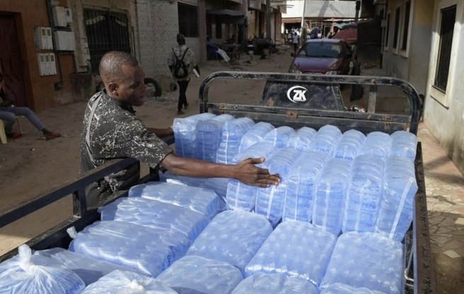 Scandale sanitaire au Sénégal : 82 % des eaux en sachet analysées contiennent des matières fécales