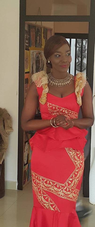 Coumba Gawlo sublime en "taille basse" Coumba Gawlo sublime en "taille basse"