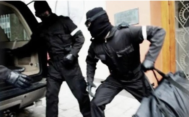 50 millions F CFA volés à Fann-Hock : le film du braquage de deux ressortissants indiens 50 millions F CFA volés à Fann-Hock : le film du braquage de deux ressortissants indiens