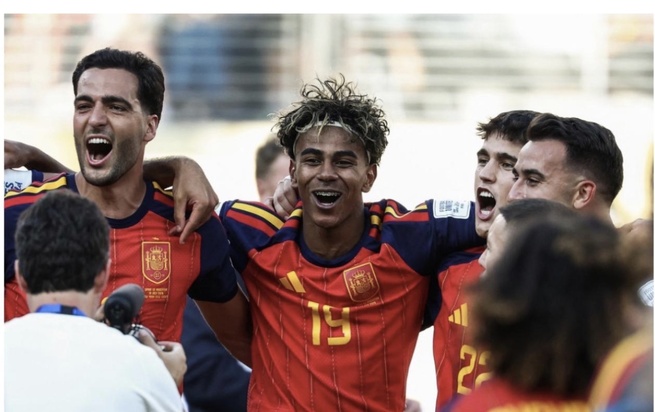 Foot: l'Espagne championne du monde en battant l'Argentine 1 Ã 0 Foot: l'Espagne championne du monde en battant l'Argentine 1 Ã 0