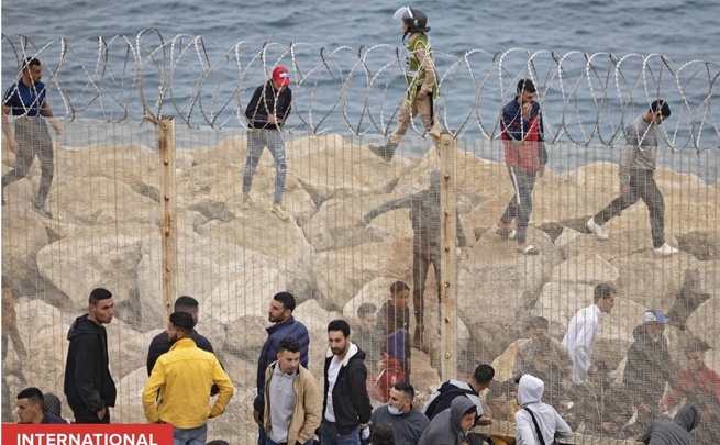 Espagne: 60.000 migrants ont passé la frontière entre le Maroc et Ceuta, l'équivalent de "70% de la population locale"