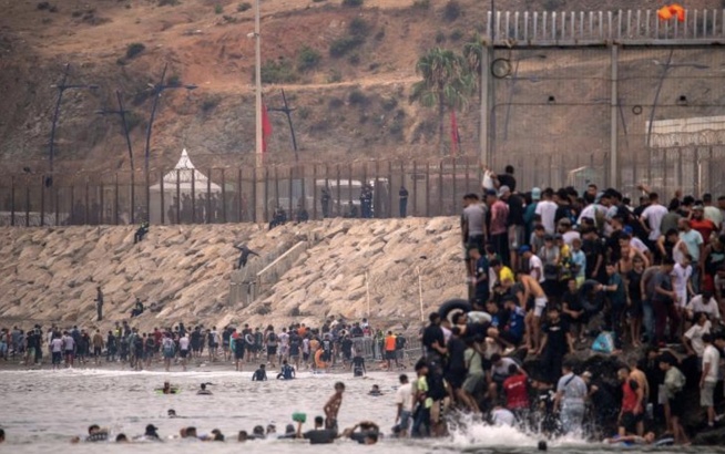 Au moins 67 migrants sont morts en essayant d’entrer à Ceuta (ministre espagnol de l’Intérieur)