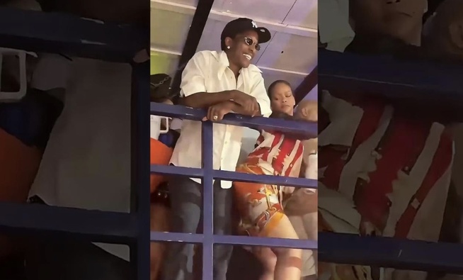 Carnaval de la Barbade : Le twerk très osé de Rihanna aux côtés d'A$AP Rocky enflamme la toile (vidéo) Carnaval de la Barbade : Le twerk très osé de Rihanna aux côtés d'A$AP Rocky enflamme la toile (vidéo)
