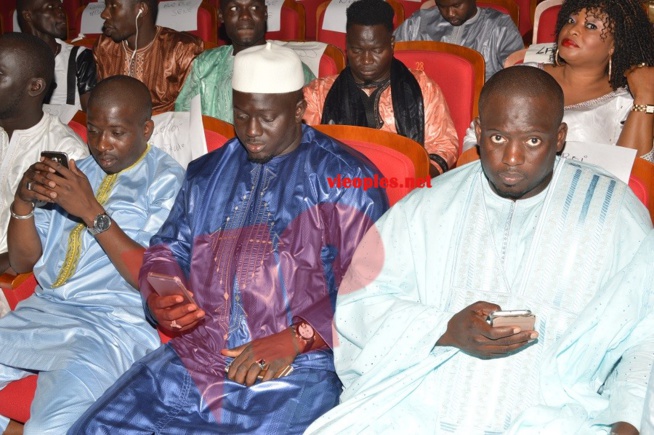 Quand le téléphone préoccupe? Aziz Ndiaye, Baye Ndiaye et Ibou Sow.