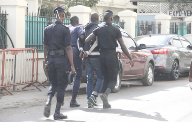 Patte d’Oie : trois vigiles livrent un voleur à la police, un drame survient quelques instants plus tard Patte d’Oie : trois vigiles livrent un voleur à la police, un drame survient quelques instants plus tard