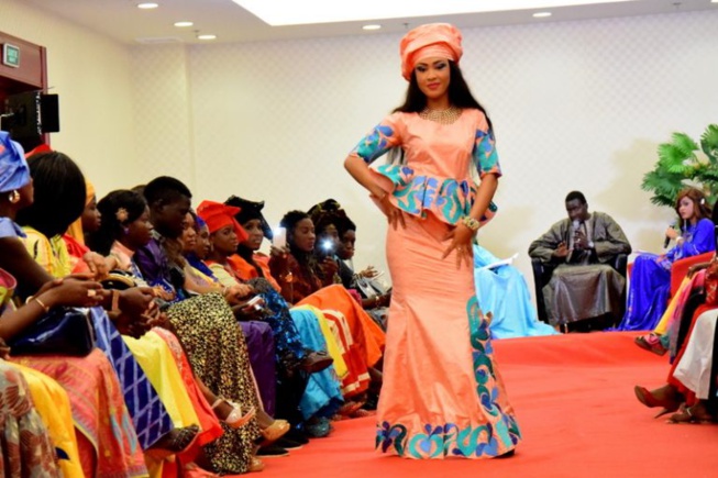 Korité oblige – Ça défile sur Sen tv avec les belles créations des stylistes … Korité oblige – Ça défile sur Sen tv avec les belles créations des stylistes …