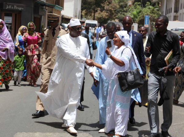 Prières dans différentes mosquées de Dakar : Expression de Foi ou ballade Politico-spirituelle de Macky Sall Prières dans différentes mosquées de Dakar : Expression de Foi ou ballade Politico-spirituelle de Macky Sall