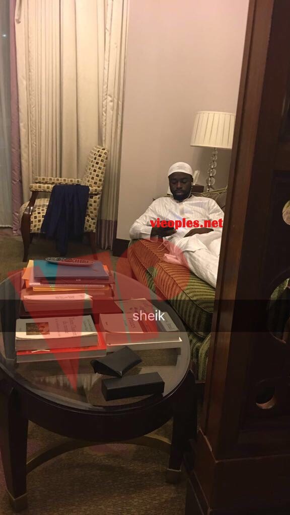 L’épouse de Idrissa Seck, Ndeye Penda Tall et Ablaye Seck à la Mecque pour le Oumra.