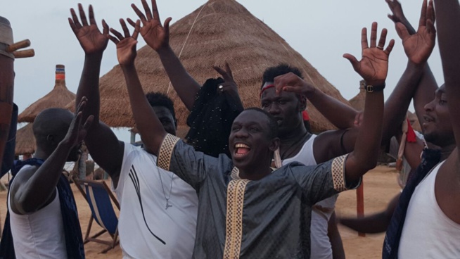 Exclusivité les premiėres images du tournage de la nouvelle vidéo du single Bada Doutt Bada de Pape Diouf. Regardez 