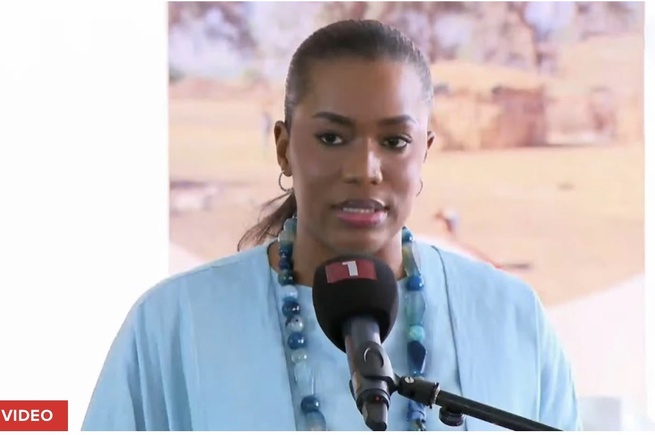 Matam: La première dame Absa Faye charme la population en pulaar et équipe le service de pédiatrie / néonatalogie Matam: La première dame Absa Faye charme la population en pulaar et équipe le service de pédiatrie / néonatalogie