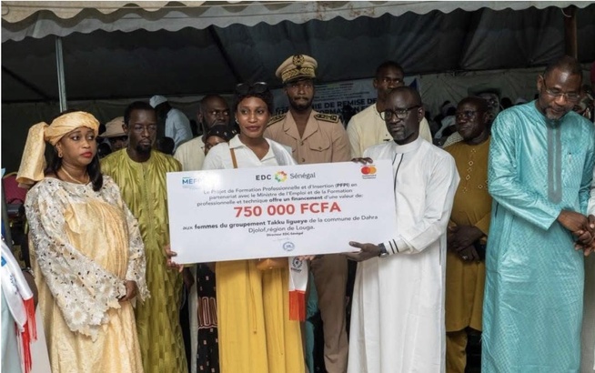 Autonomisation des femmes de Dahra : le ministre Idrissa Samb remet des attestations de formation et des bons de financements à 306 femmes Autonomisation des femmes de Dahra : le ministre Idrissa Samb remet des attestations de formation et des bons de financements à 306 femmes