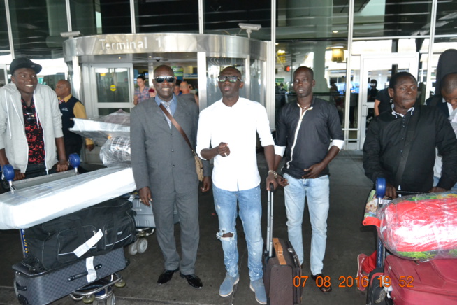Les images de l'arrivé de Pape Diouf, la génération consciente et Bay Babu à l'aéroport JFK de New York. Les images de l'arrivé de Pape Diouf, la génération consciente et Bay Babu à l'aéroport JFK de New York.