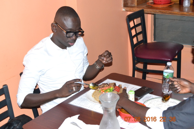 Les images de l'arrivé de Pape Diouf, la génération consciente et Bay Babu à l'aéroport JFK de New York. Les images de l'arrivé de Pape Diouf, la génération consciente et Bay Babu à l'aéroport JFK de New York.