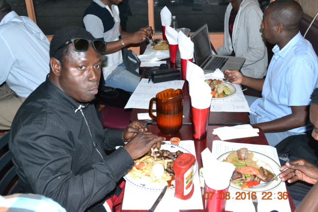 Les images de l'arrivé de Pape Diouf, la génération consciente et Bay Babu à l'aéroport JFK de New York. Les images de l'arrivé de Pape Diouf, la génération consciente et Bay Babu à l'aéroport JFK de New York.