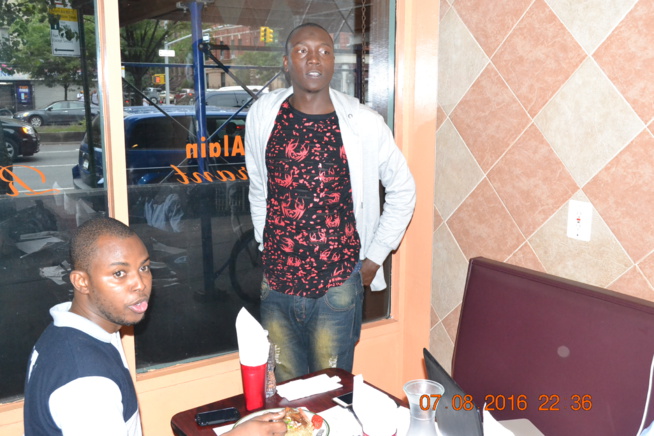 Les images de l'arrivé de Pape Diouf, la génération consciente et Bay Babu à l'aéroport JFK de New York. Les images de l'arrivé de Pape Diouf, la génération consciente et Bay Babu à l'aéroport JFK de New York.