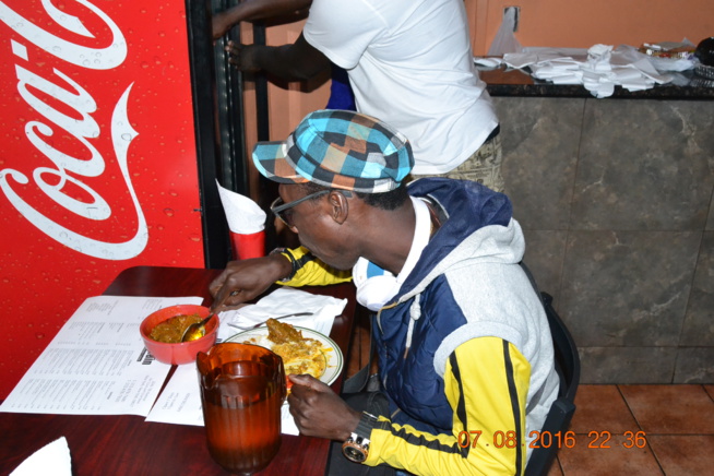Les images de l'arrivé de Pape Diouf, la génération consciente et Bay Babu à l'aéroport JFK de New York. Les images de l'arrivé de Pape Diouf, la génération consciente et Bay Babu à l'aéroport JFK de New York.