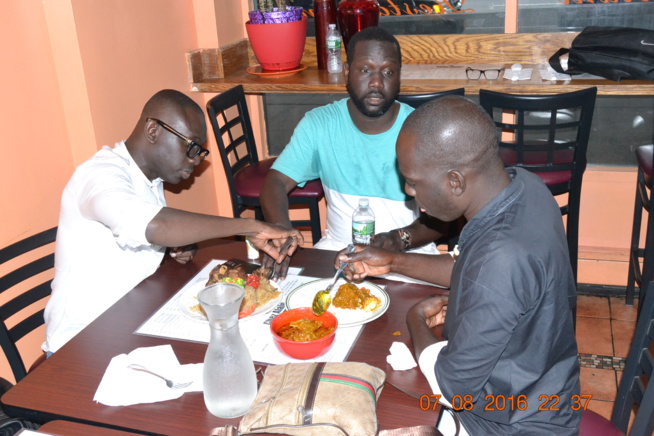 Les images de l'arrivé de Pape Diouf, la génération consciente et Bay Babu à l'aéroport JFK de New York. Les images de l'arrivé de Pape Diouf, la génération consciente et Bay Babu à l'aéroport JFK de New York.