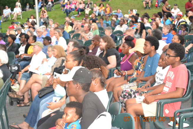 FESTIVAL HAVEN CONCERT SÉRIES: Pape Diouf porte très haut le drapeau du Sénégal dans la musique à Schnectady. FESTIVAL HAVEN CONCERT SÉRIES: Pape Diouf porte très haut le drapeau du Sénégal dans la musique à Schnectady.