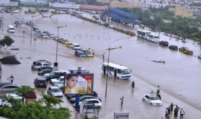 Pluies à Dakar : Le marigot de Mbao déborde, circulation très difficile à Keur Massar