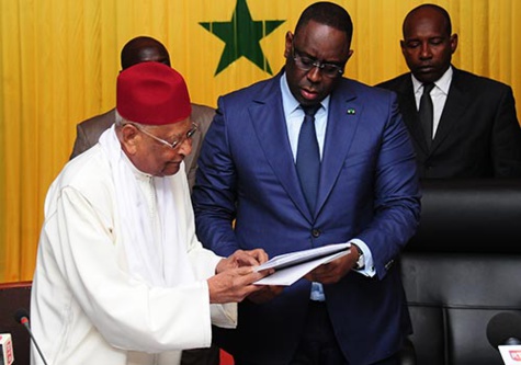 Réunion de relance des Assises nationales : Piques entre pro et anti Macky Sall Réunion de relance des Assises nationales : Piques entre pro et anti Macky Sall