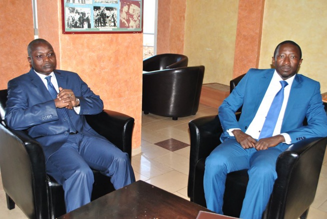 Le compagnonnage entre Abdoul Aziz SECK et le ministre Omar GUEYE date de très longtemps. Contre vents et marées, ils ont cheminé ensemble pour conquérir de haute lutte Sangalkam. Ensuite lors du référendum du 20 mars dernier, le ‘’Oui’’ a triomphé d Le compagnonnage entre Abdoul Aziz SECK et le ministre Omar GUEYE date de très longtemps. Contre vents et marées, ils ont cheminé ensemble pour conquérir de haute lutte Sangalkam. Ensuite lors du référendum du 20 mars dernier, le ‘’Oui’’ a triomphé d