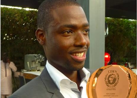 Présentation du prix du Jeune Leader de l’Afrique gagnante décérné à Birane Ndour Présentation du prix du Jeune Leader de l’Afrique gagnante décérné à Birane Ndour