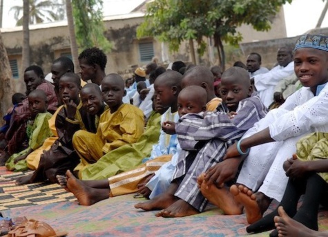 Vol dans un lieu de culte : Oustaz Serigne Mbaye Ndiaye soustrayait les téléphones des fidèles le jour de la Korité Vol dans un lieu de culte : Oustaz Serigne Mbaye Ndiaye soustrayait les téléphones des fidèles le jour de la Korité
