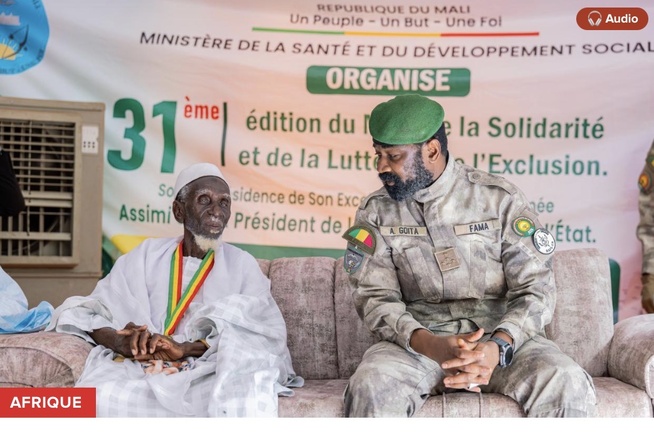Mali : Assimi Goita chez un vieil homme de 114 ans